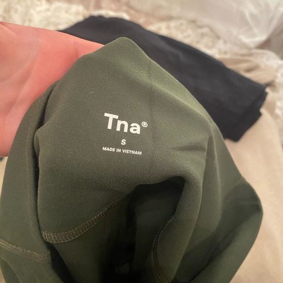 TnaBUTTER bike shorts - dark green - Picture 3 of 5